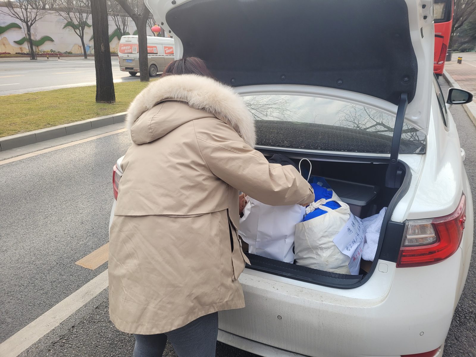 贝美口腔抗疫物资捐助现场