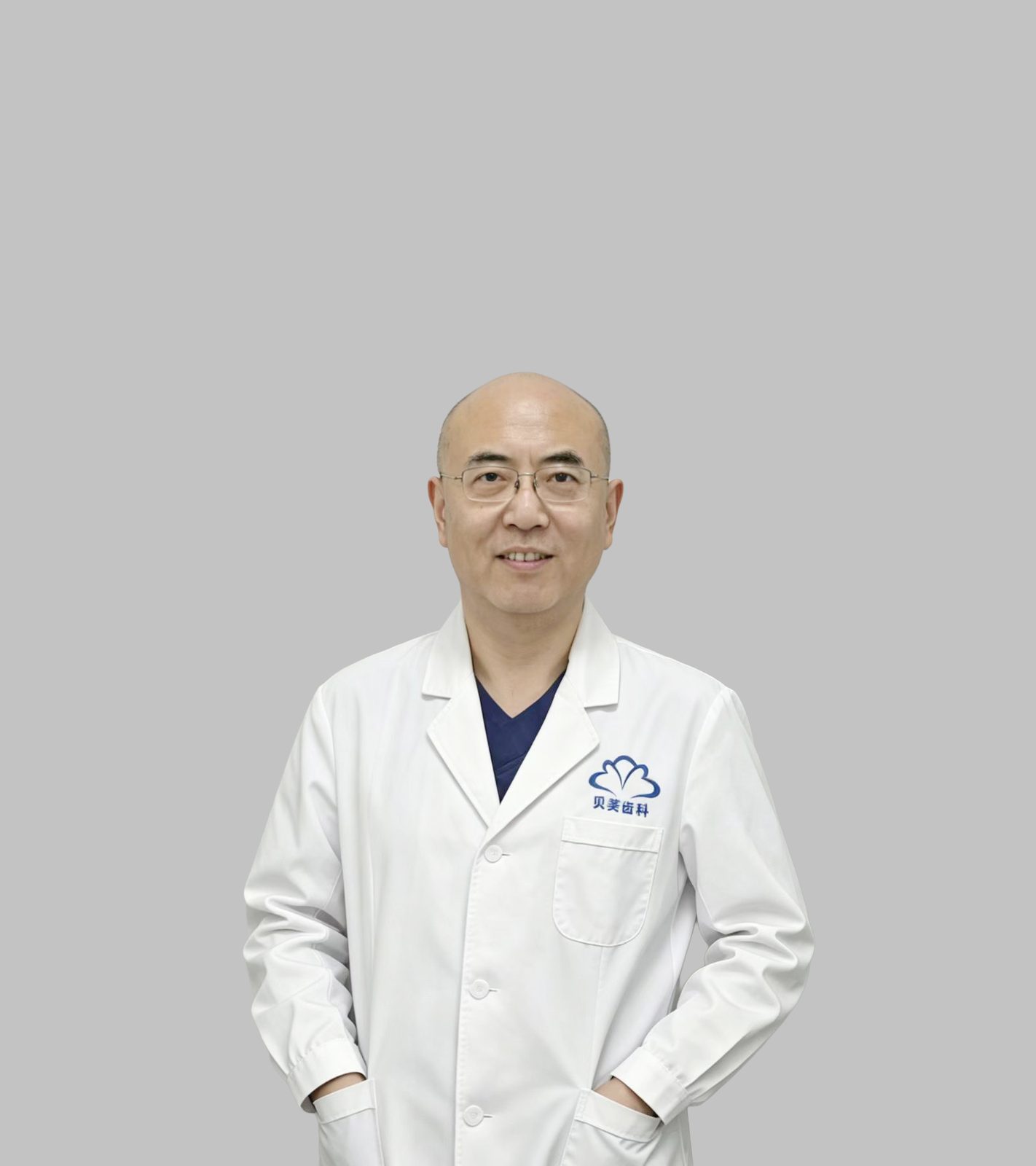 贝美口腔医师 罗毅 工作照